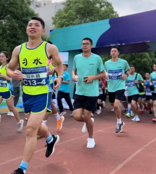 2023年遵义市“爱尔眼科杯”中小学师生路跑接力赛在遵义四中隆重举行(图2)