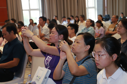 成长有数 塑造未来 爱尔眼科角膜塑形镜临床应用大数据发布会在贵阳举行(图2)