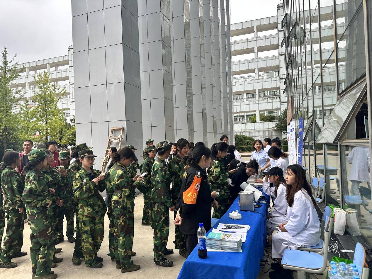 拭目以待 大有可为丨龚力力院长受邀参加贵阳康养职业大学眼视光新生入学教育讲座(图3)