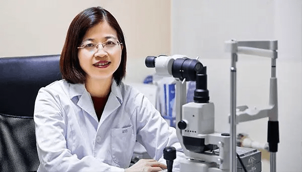 兰州爱尔眼科邢华平主任：患上病毒性角膜炎别不当回事，它有致盲的风险 (图2)